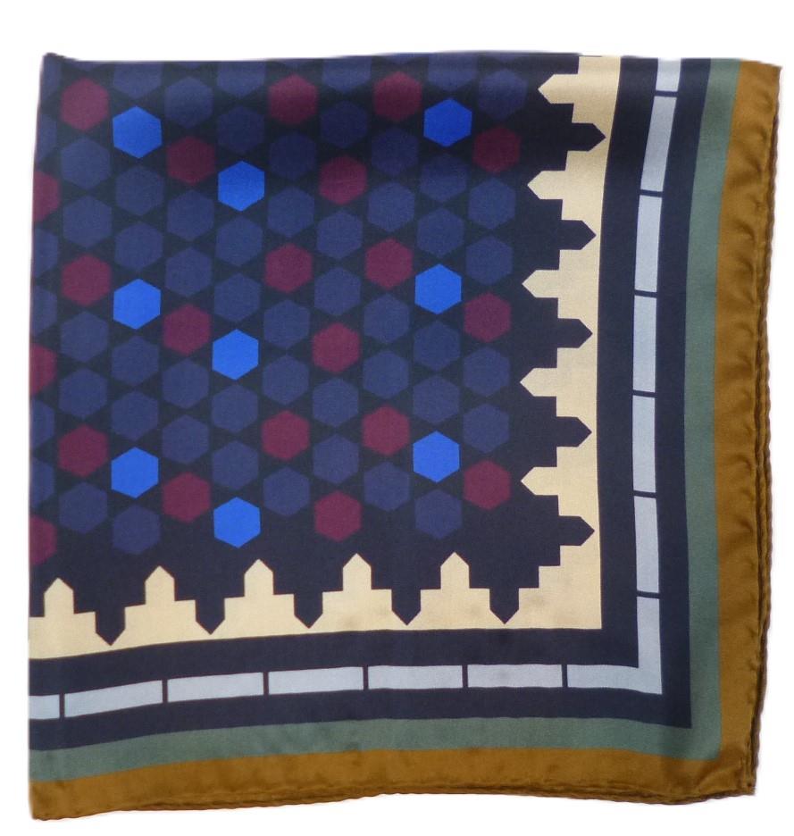 Pañuelo seda Vaxholm geométrico azul detalle estampado